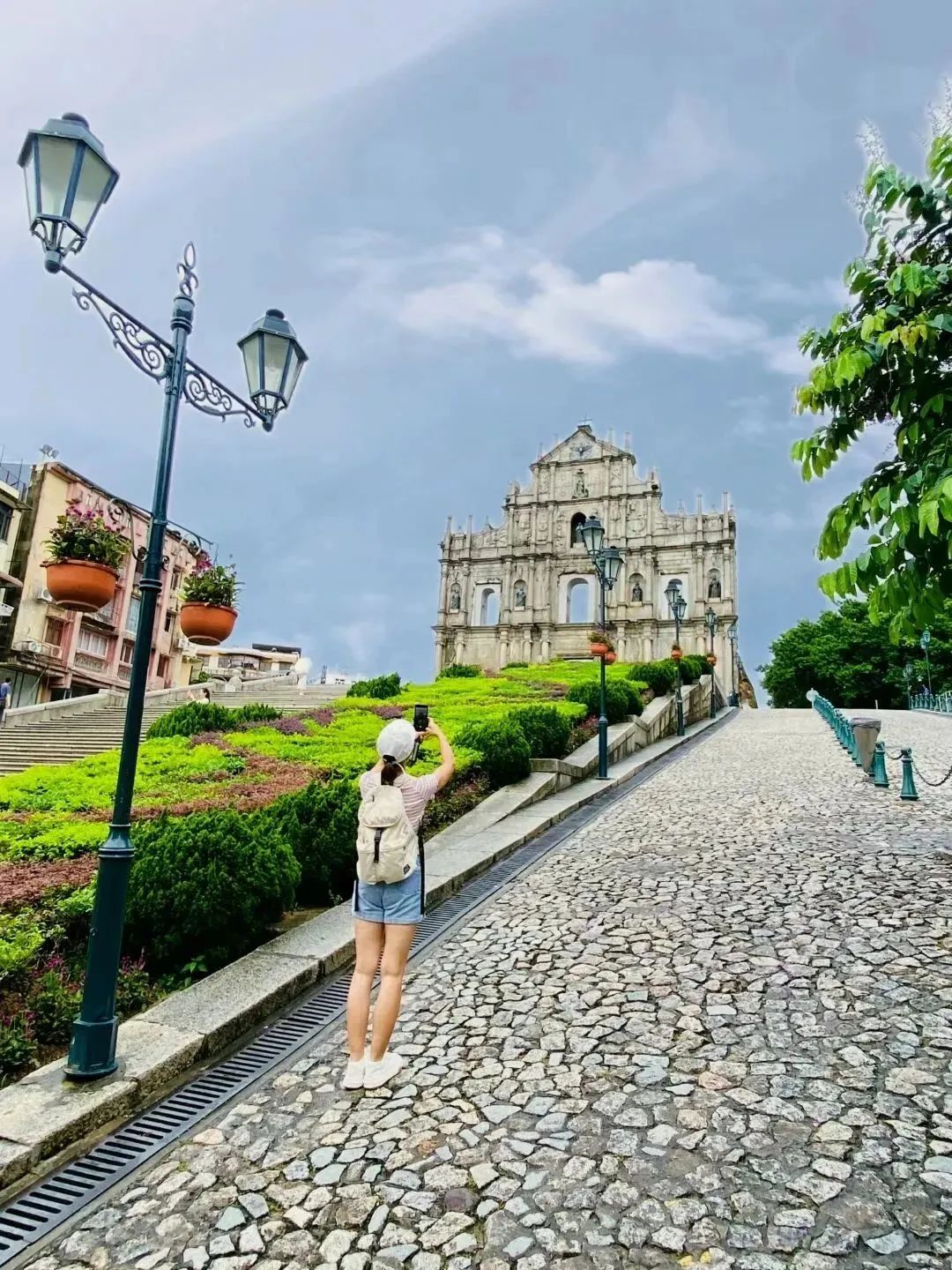 旅行中的鄧凌紅
