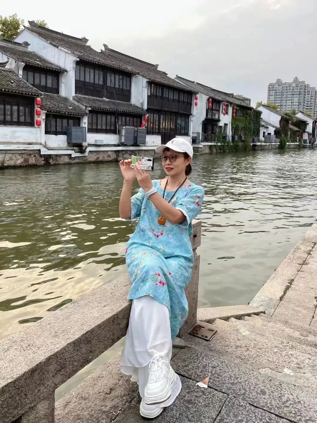 旅行中的鄧凌紅